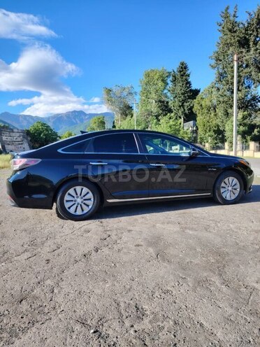 Hyundai Sonata-11