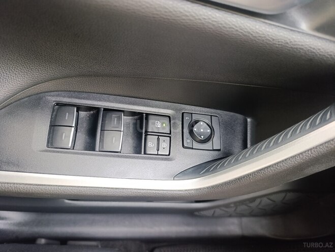 Toyota RAV4-12