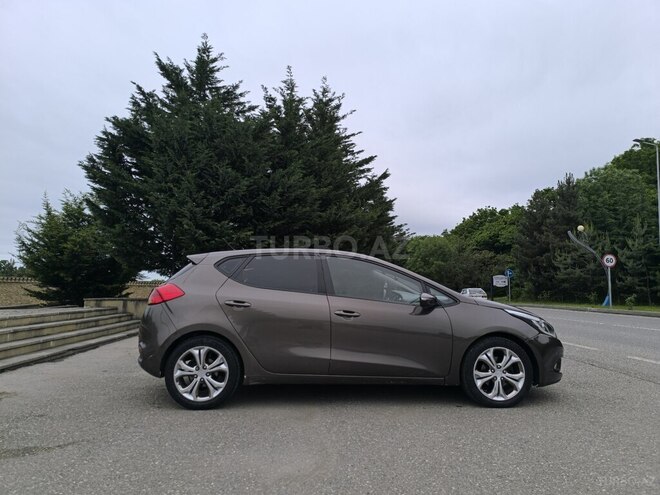 Kia Ceed-12