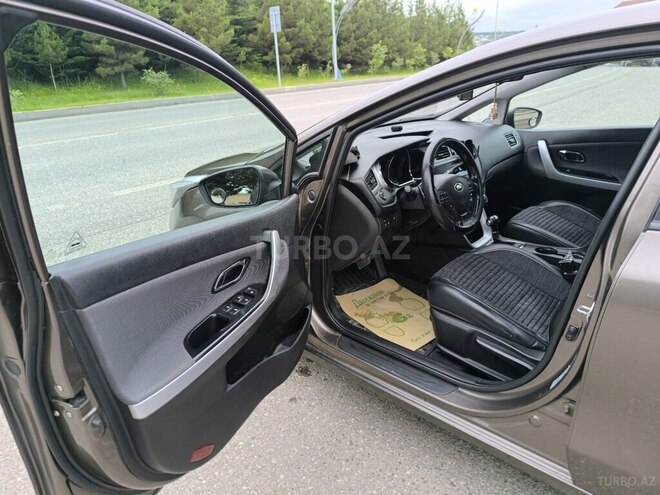 Kia Ceed-16