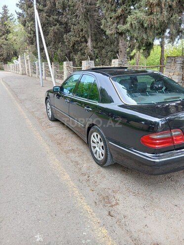 Mercedes E 240-17