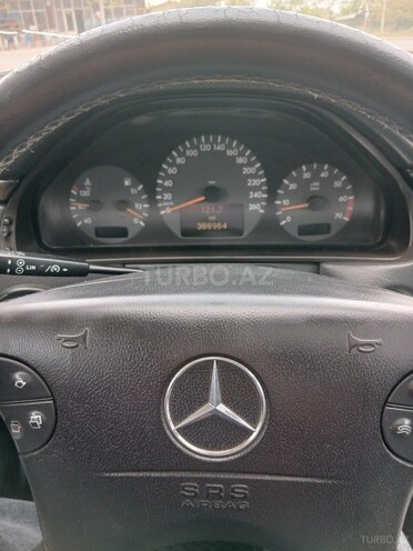 Mercedes E 240-2