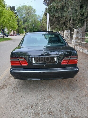 Mercedes E 240-18