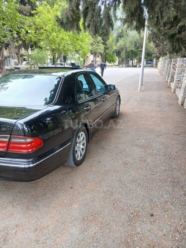 Mercedes E 240-16