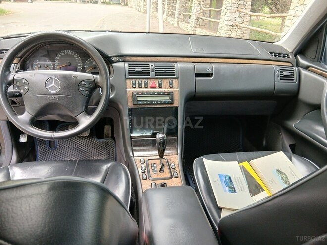 Mercedes E 240-7