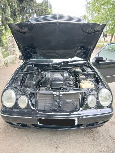 Mercedes E 240-5