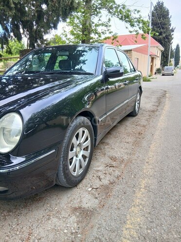 Mercedes E 240-4