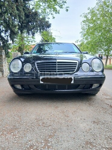 Mercedes E 240-1