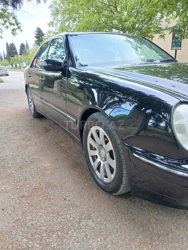 Mercedes E 240-3