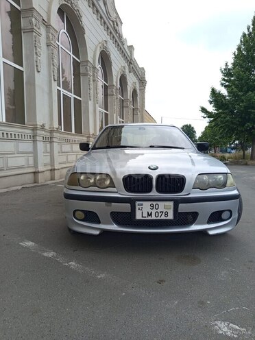 BMW 320-1