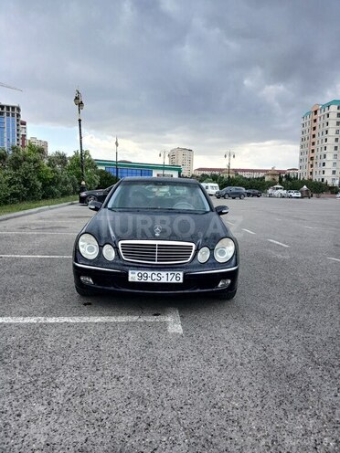 Mercedes E 240-1