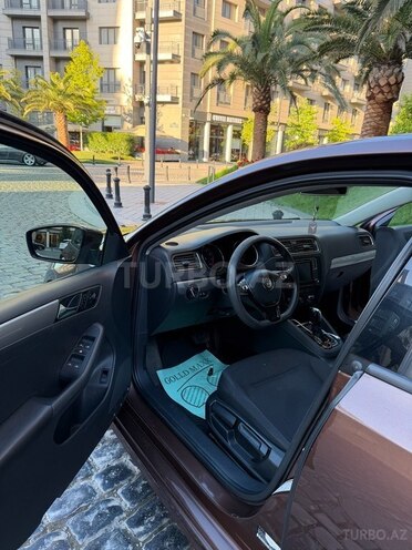 Volkswagen Jetta-9