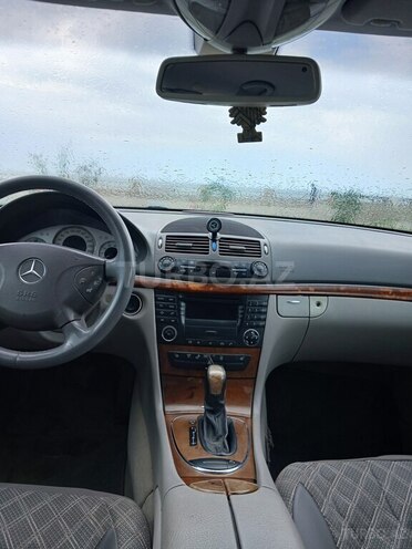 Mercedes E 240-11