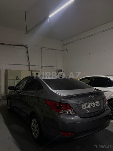 Hyundai Accent-3