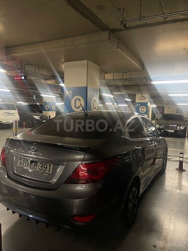 Hyundai Accent-5