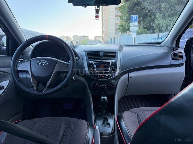 Hyundai Accent-7