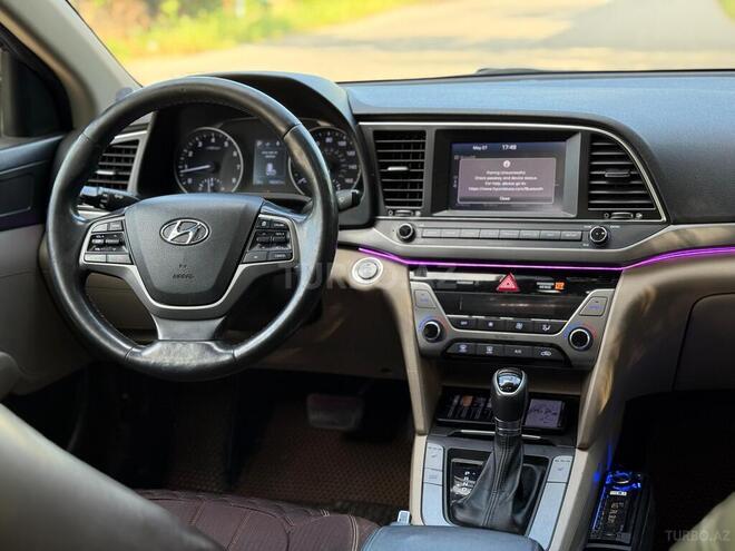 Hyundai Elantra-8