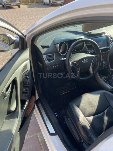 Hyundai Avante-12