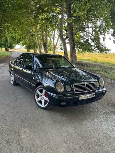 Mercedes E 240-2