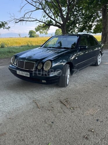Mercedes E 240-3
