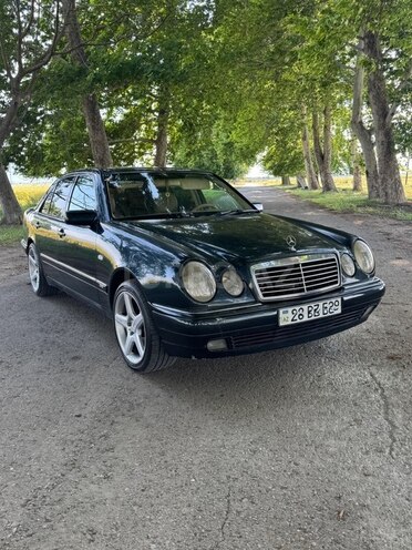 Mercedes E 240-5