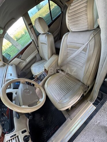 Mercedes E 240-12