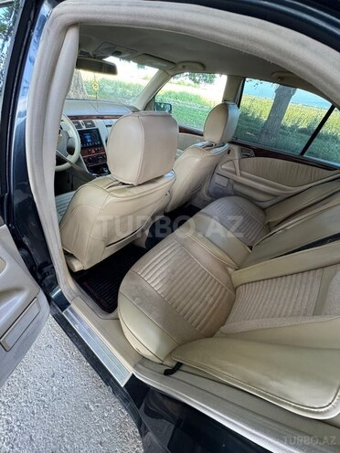 Mercedes E 240-13