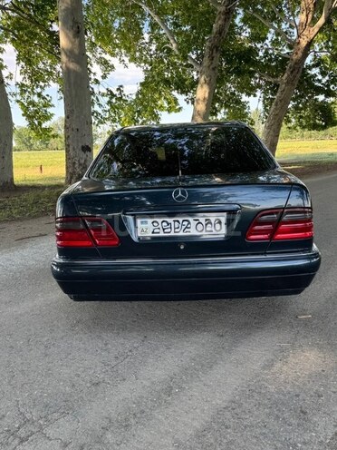Mercedes E 240-10