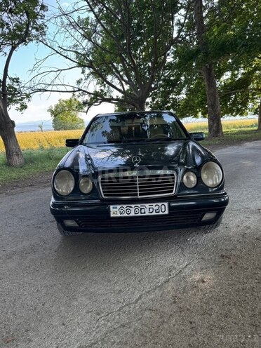 Mercedes E 240-6