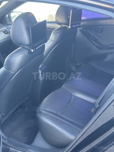 Hyundai Elantra-8