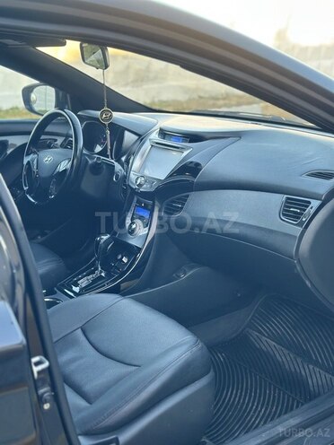 Hyundai Elantra-6