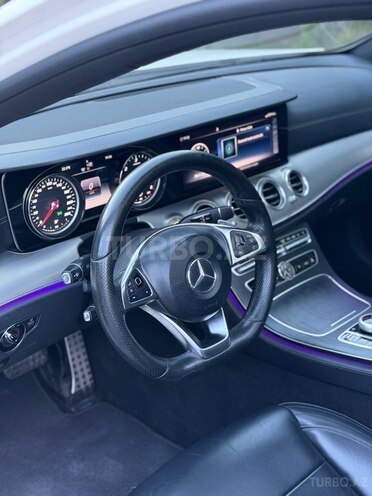 Mercedes E 200 d-12