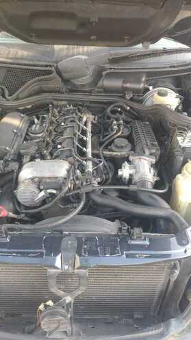 Mercedes E 270-3