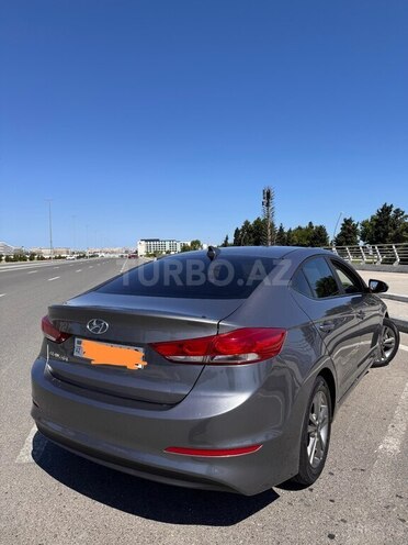 Hyundai Elantra-3