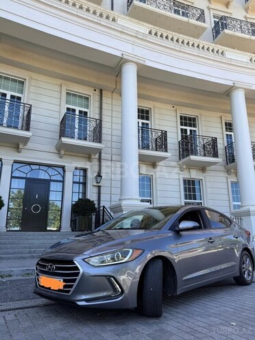 Hyundai Elantra-4