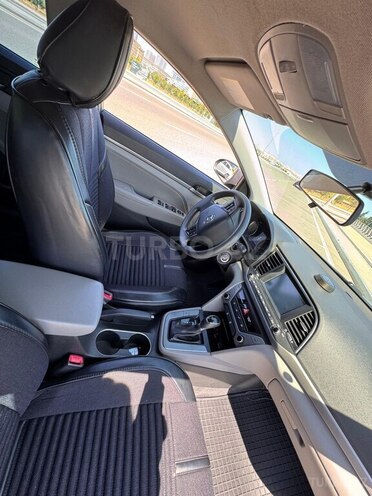 Hyundai Elantra-7