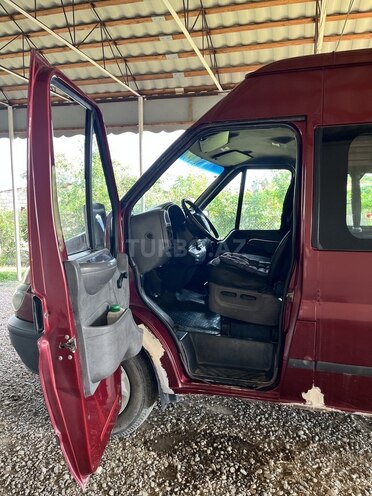Ford Transit-6