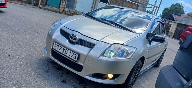 Toyota Auris-2