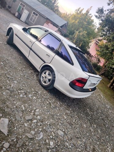 Opel Vectra-4