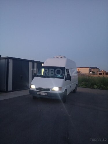 Ford Transit-9