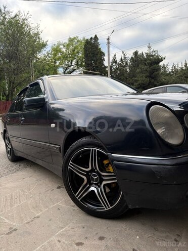 Mercedes E 240-6