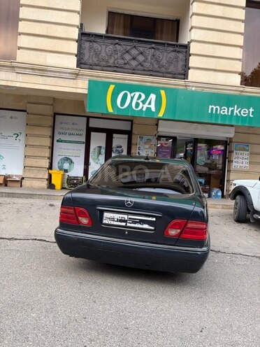 Mercedes E 240-2
