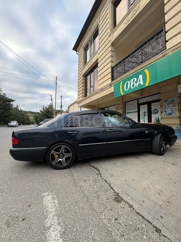 Mercedes E 240-5