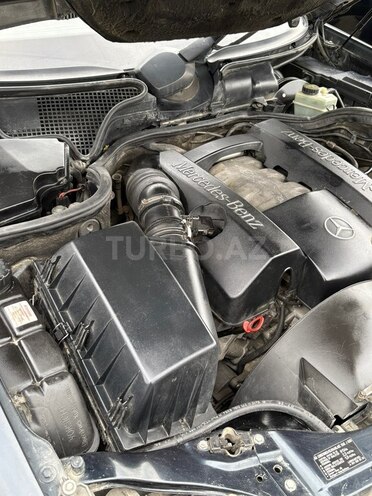 Mercedes E 240-10