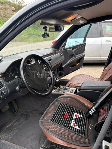 Mercedes E 240-12