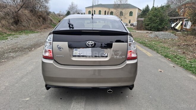 Toyota Prius-12