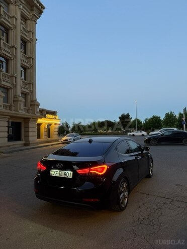 Hyundai Elantra-11