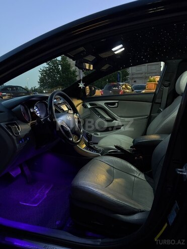 Hyundai Elantra-14