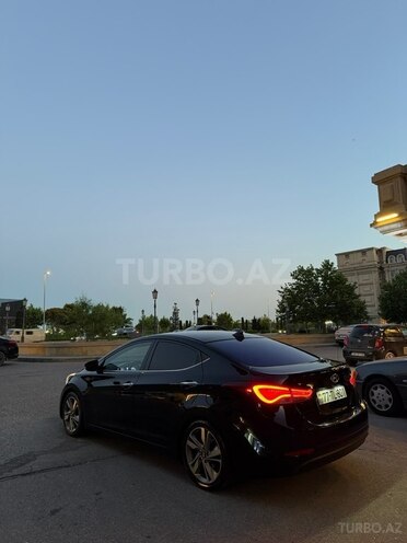 Hyundai Elantra-9