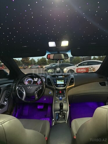 Hyundai Elantra-13
